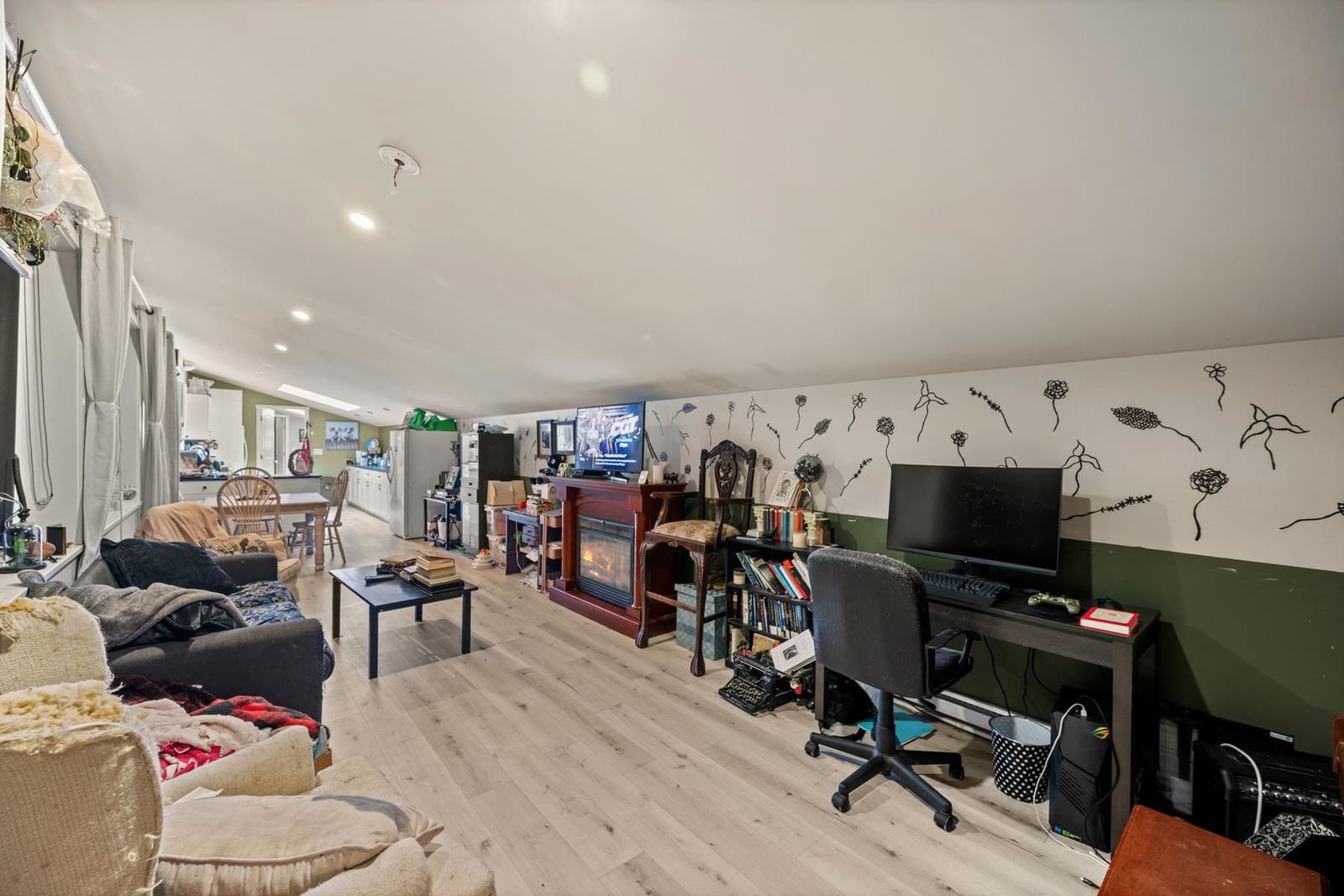 Listing Image 20