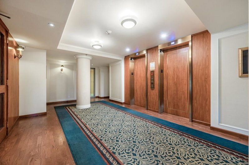 1204 - 5775 Hampton Place