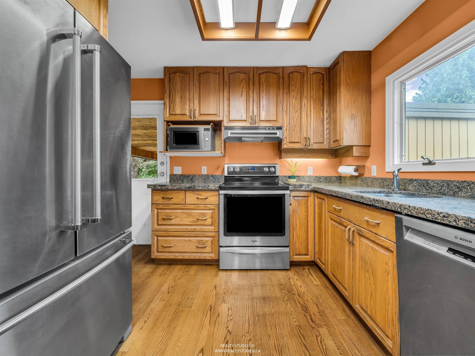 Listing Image 12