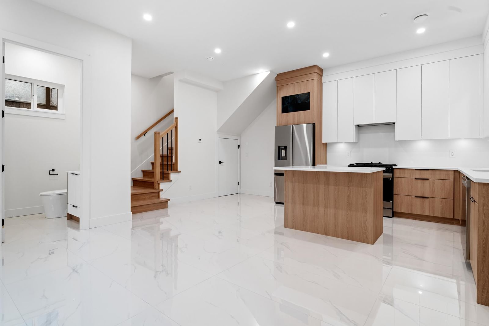 Listing Image 3