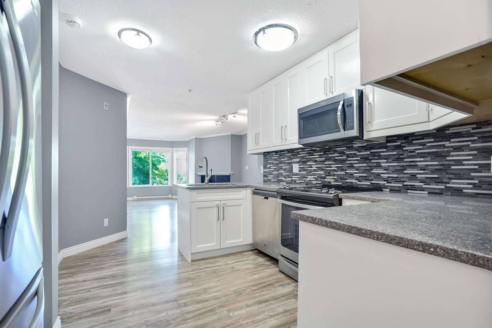Listing Image 13