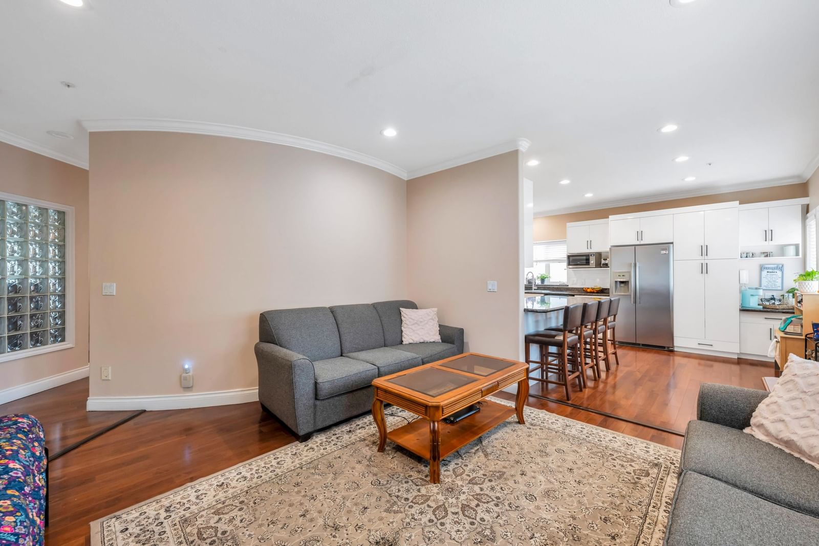 Listing Image 12