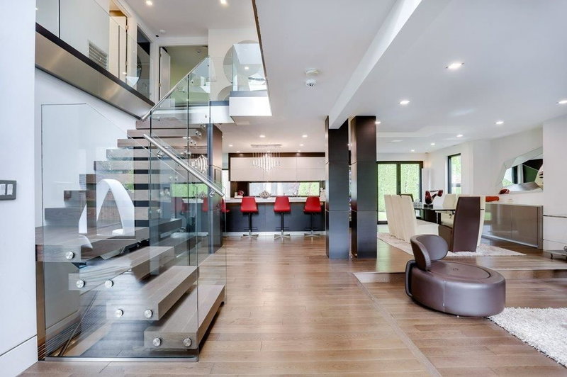 4577 Capilano Road, North Vancouver, V7R 4K3 | Image 2