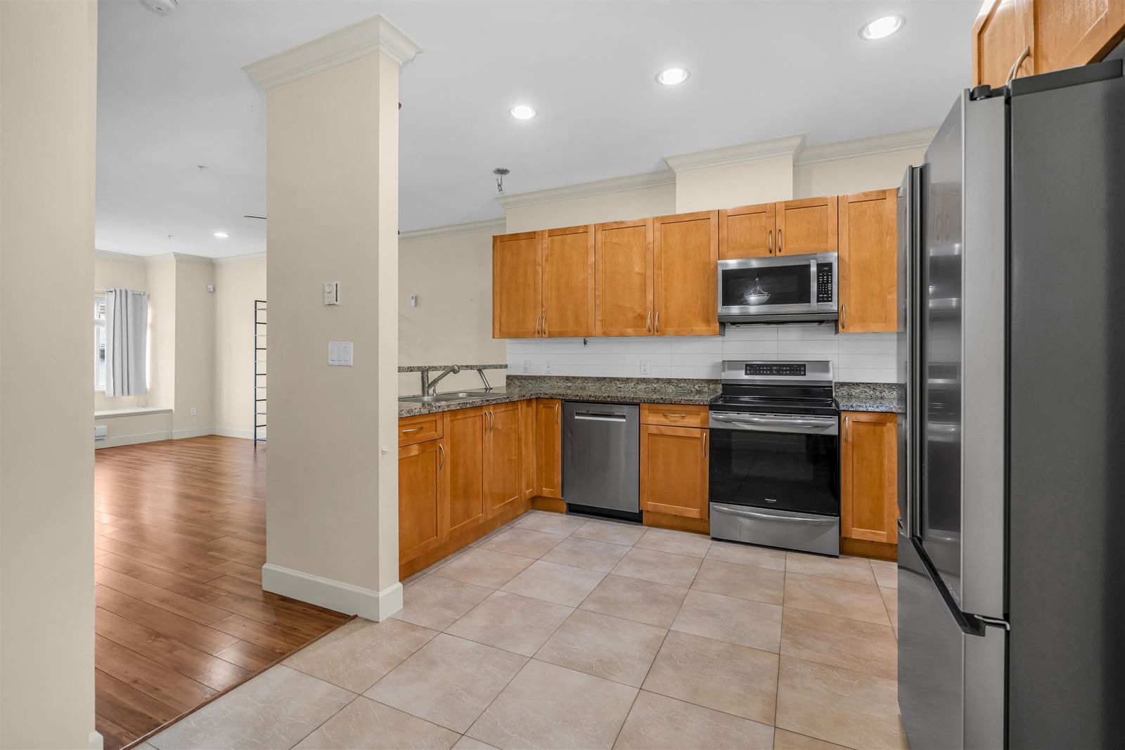 Listing Image 10