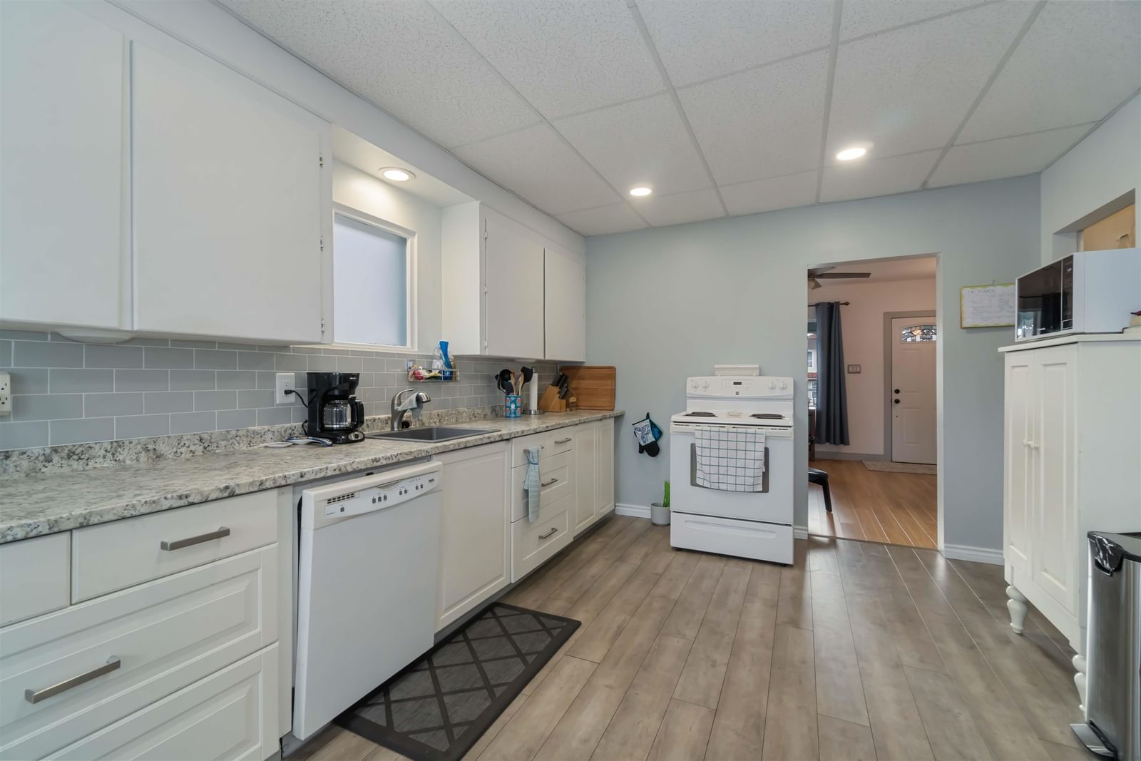 Listing Image 10