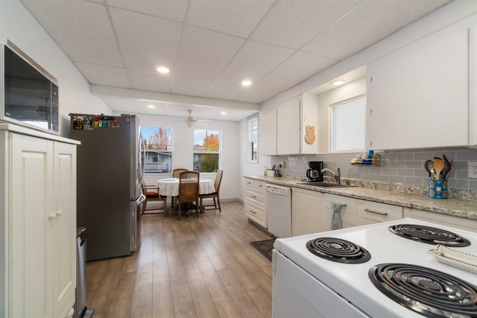 Listing Image 8