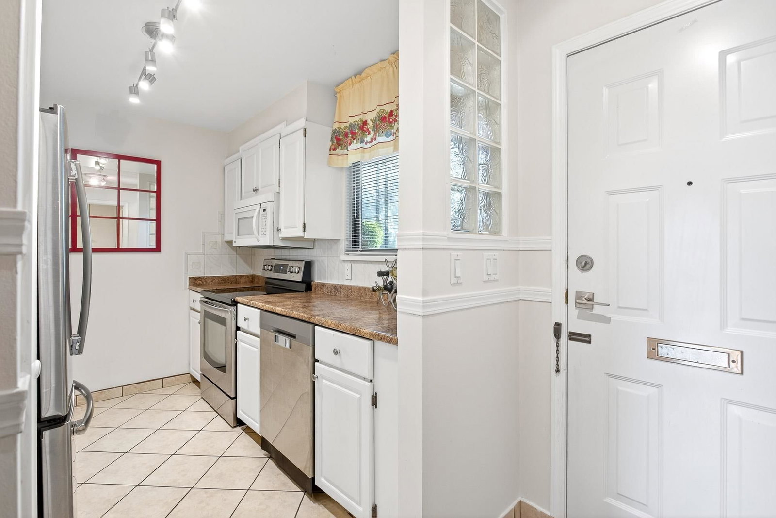 Listing Image 12