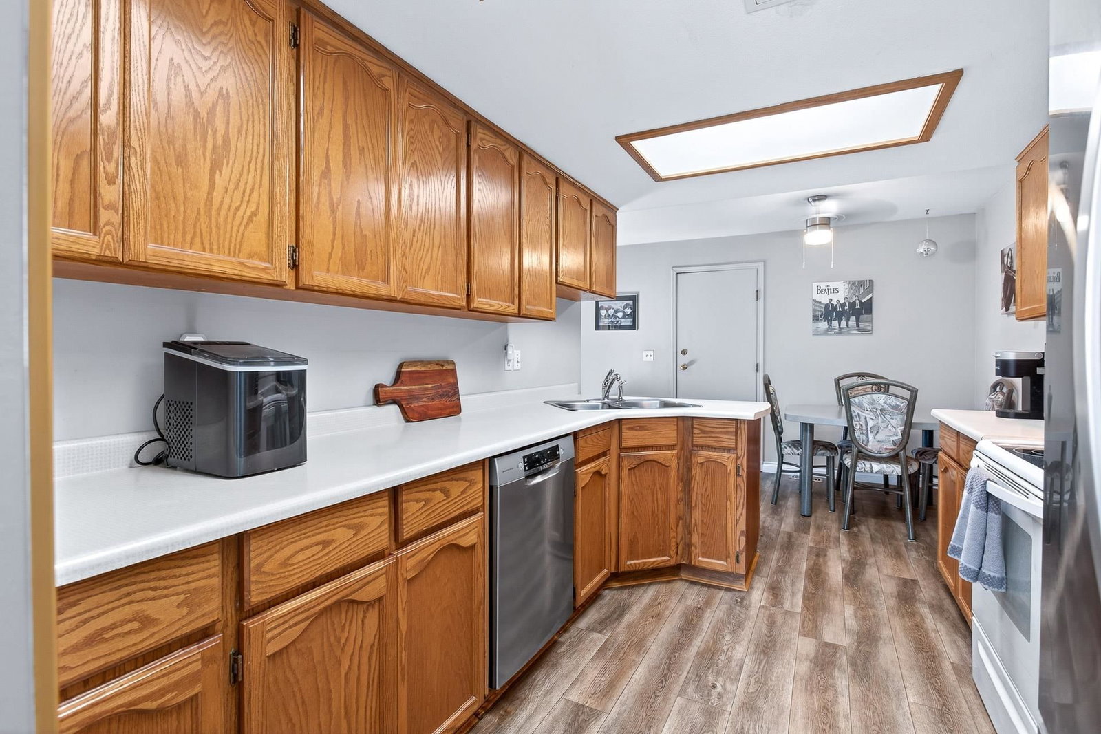 Listing Image 11