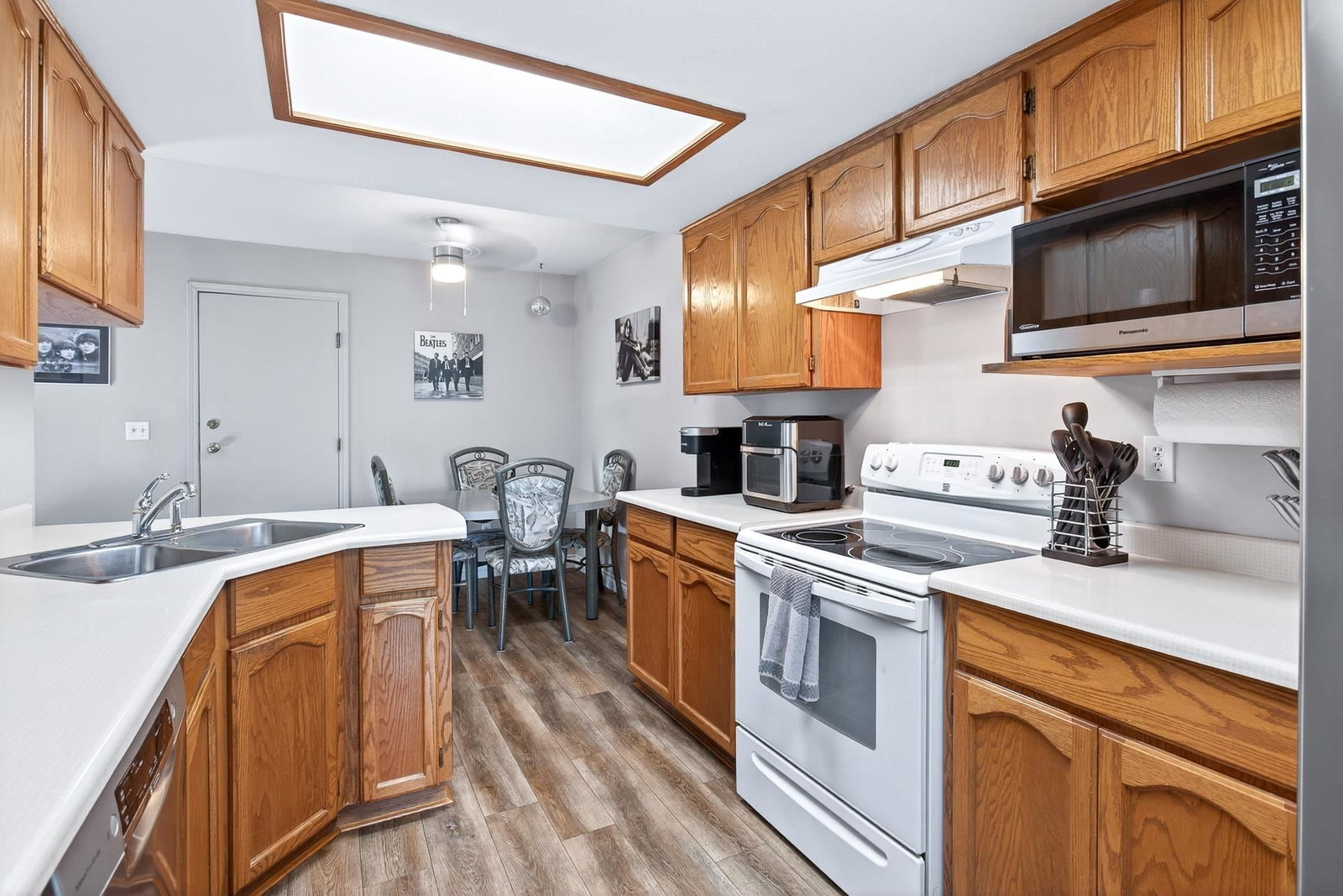 Listing Image 12