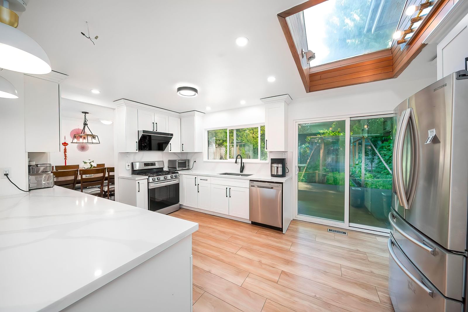 Listing Image 11
