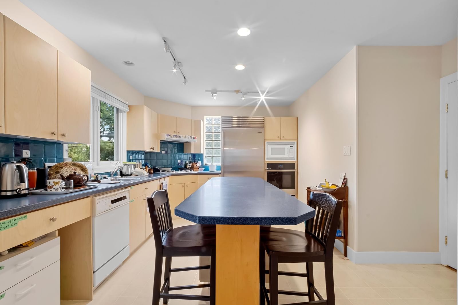 Listing Image 9