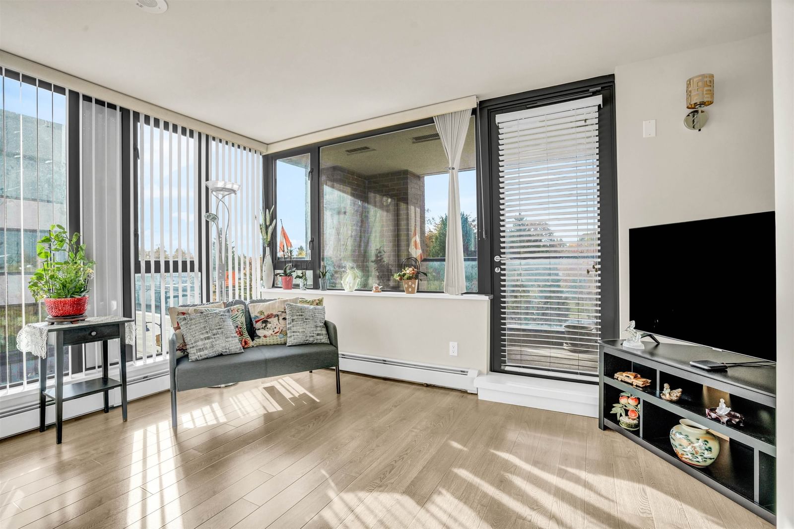 Listing Image 11
