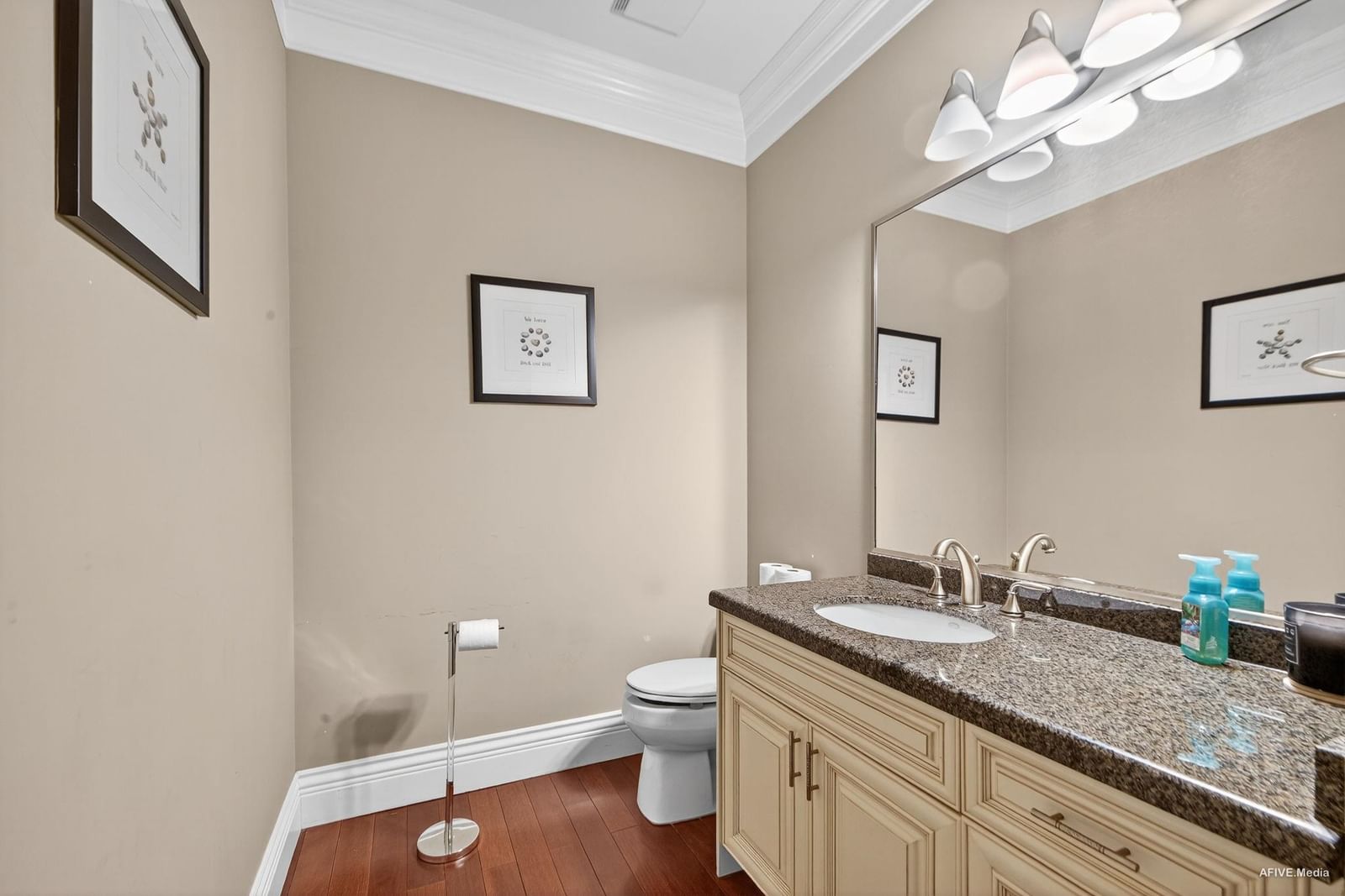 Listing Image 19