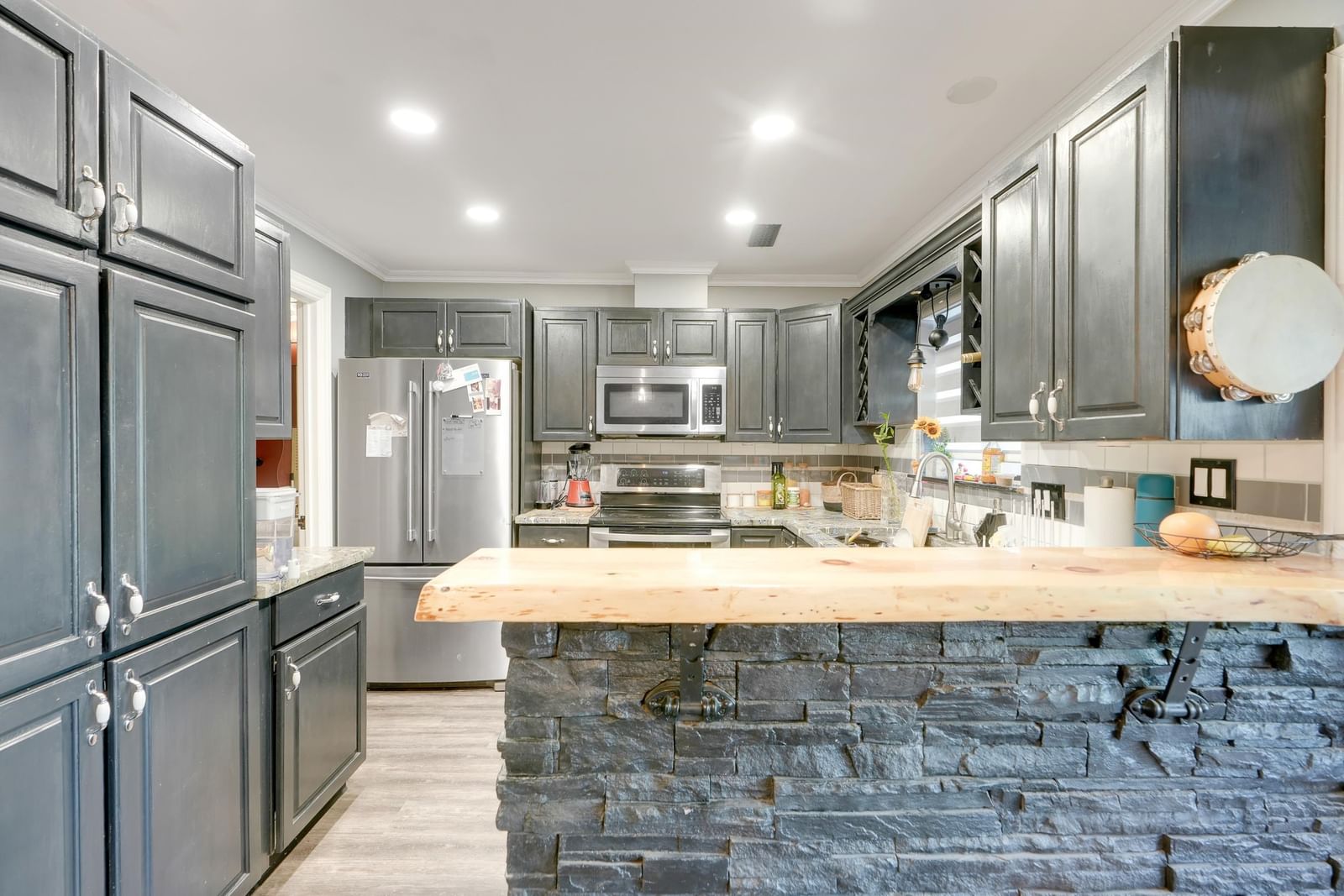 Listing Image 9