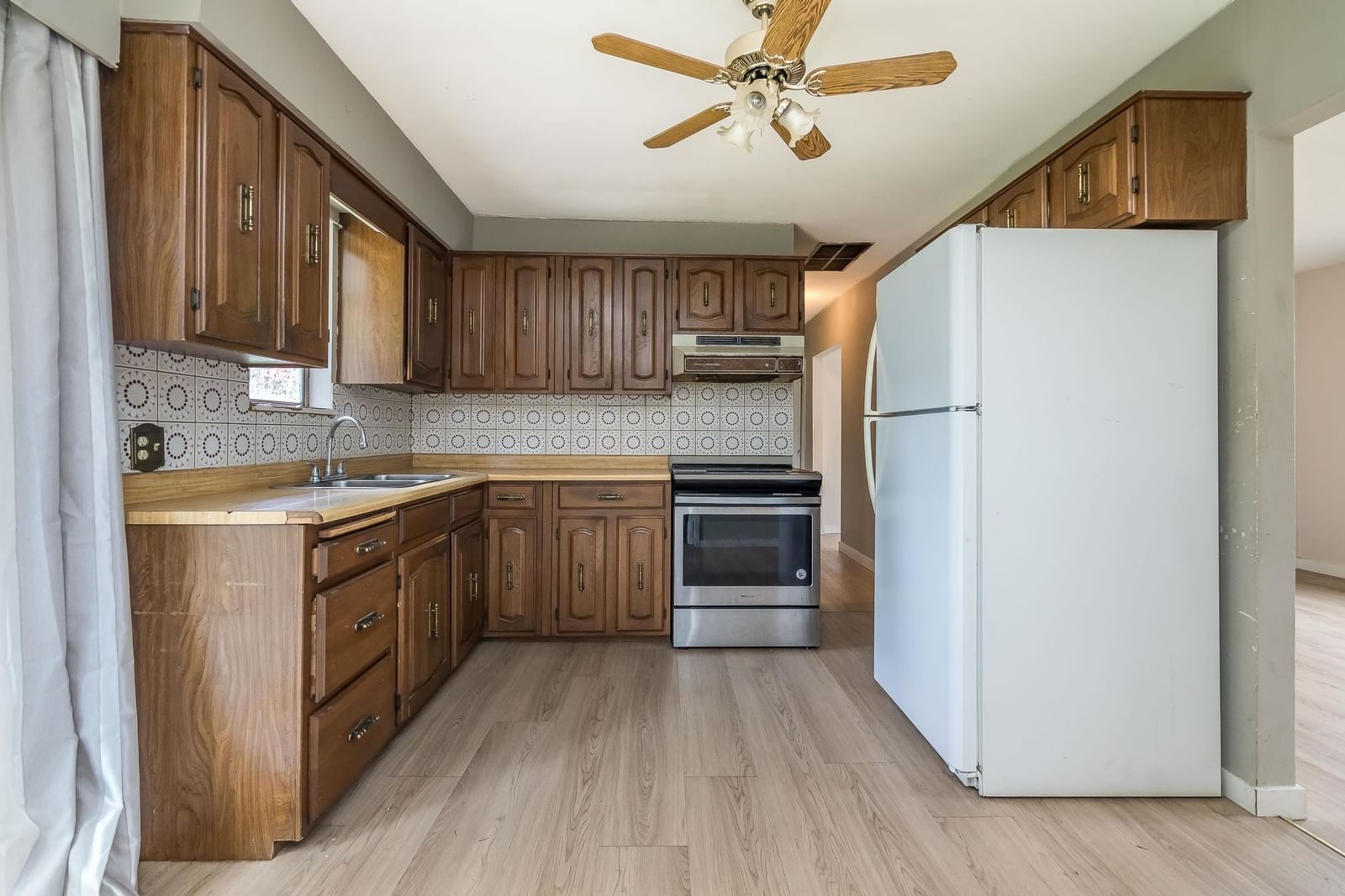 Listing Image 14