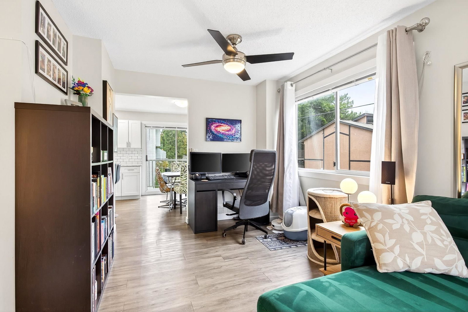 Listing Image 10