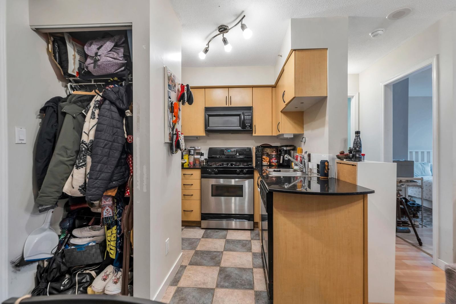 Listing Image 12