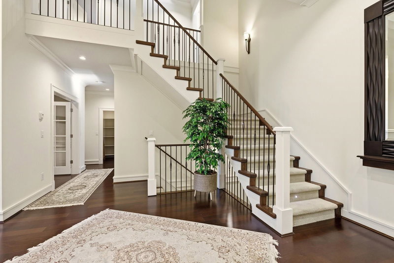 1017 Canyon Boulevard, North Vancouver, V7R 2K3 | Image 3