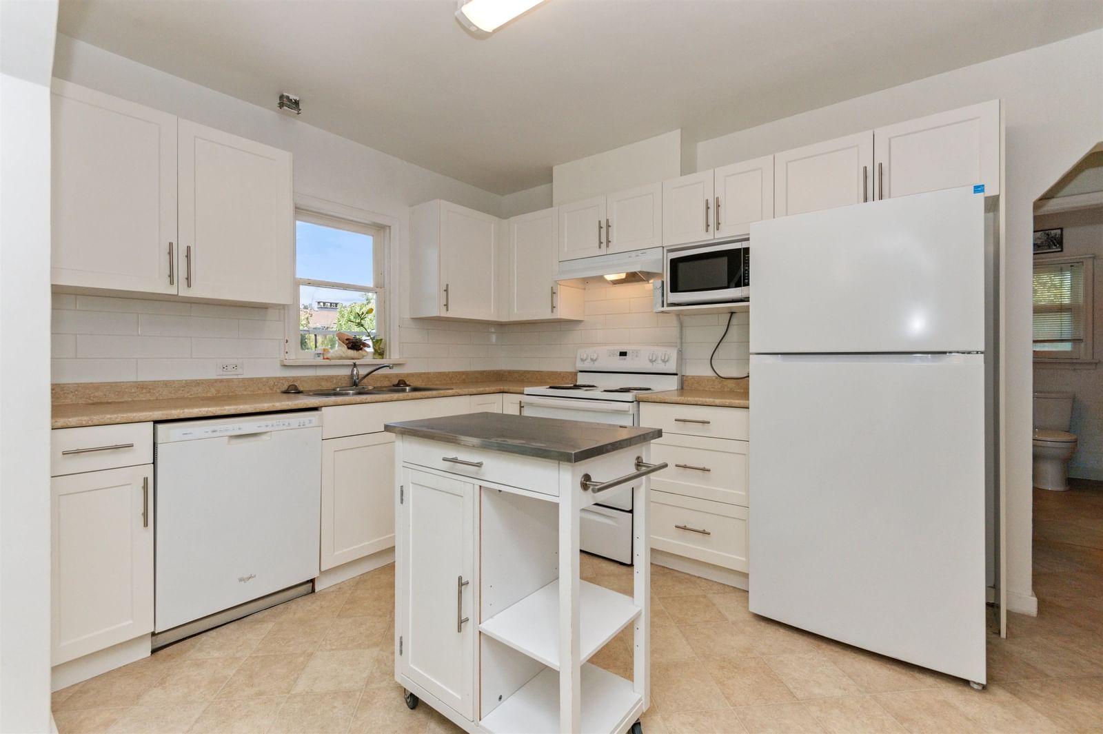 Listing Image 16