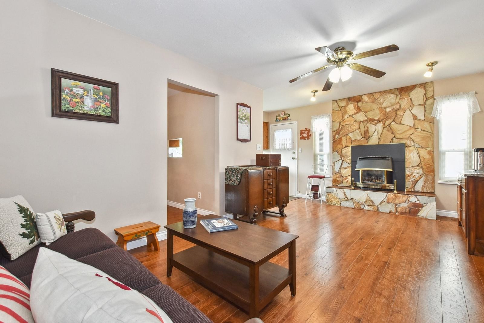 Listing Image 9