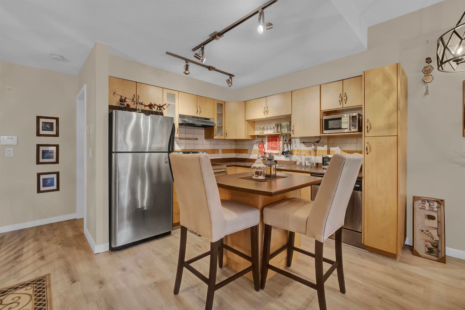 Listing Image 14