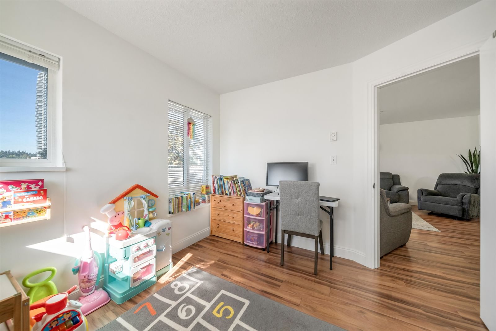 Listing Image 10