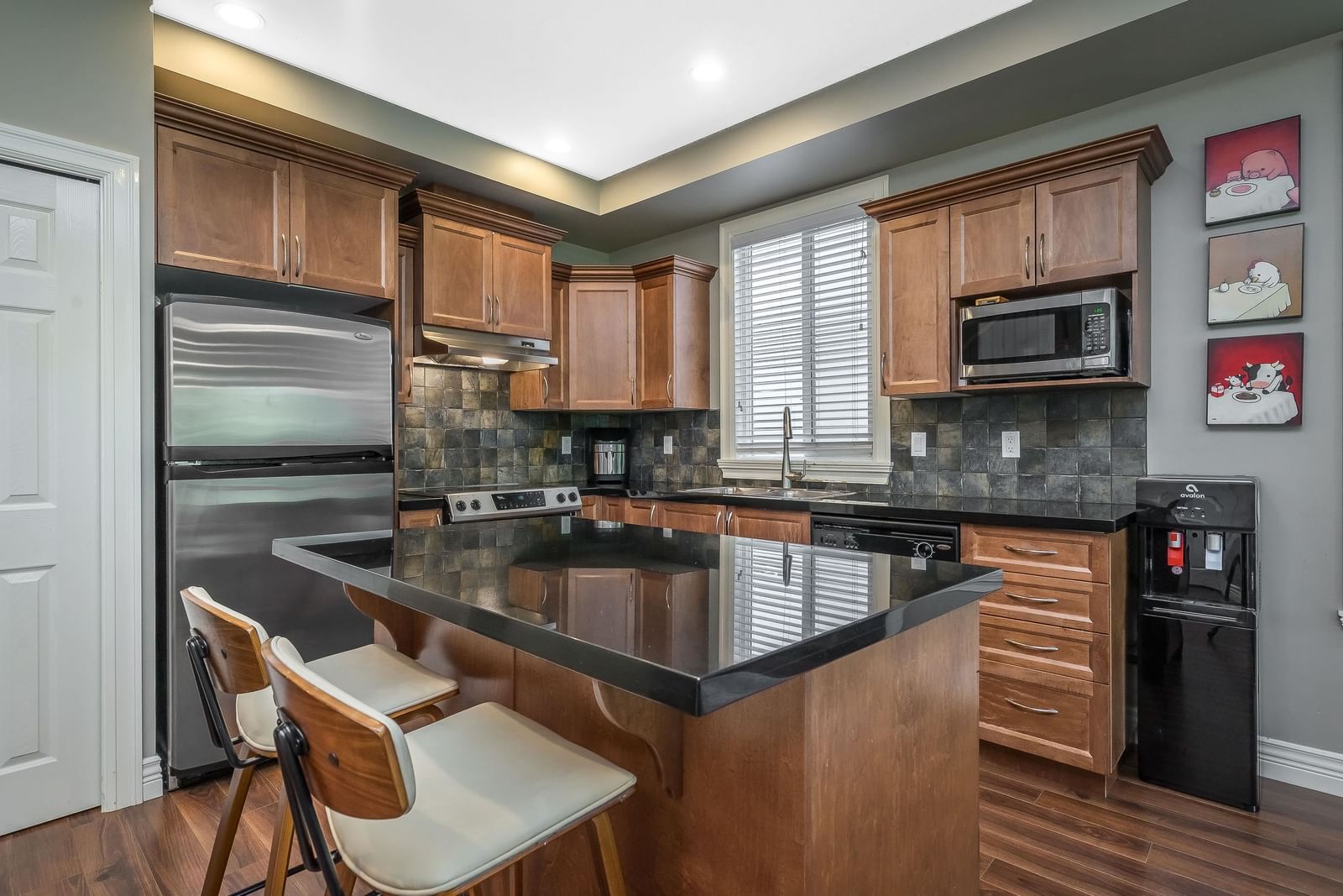 Listing Image 12