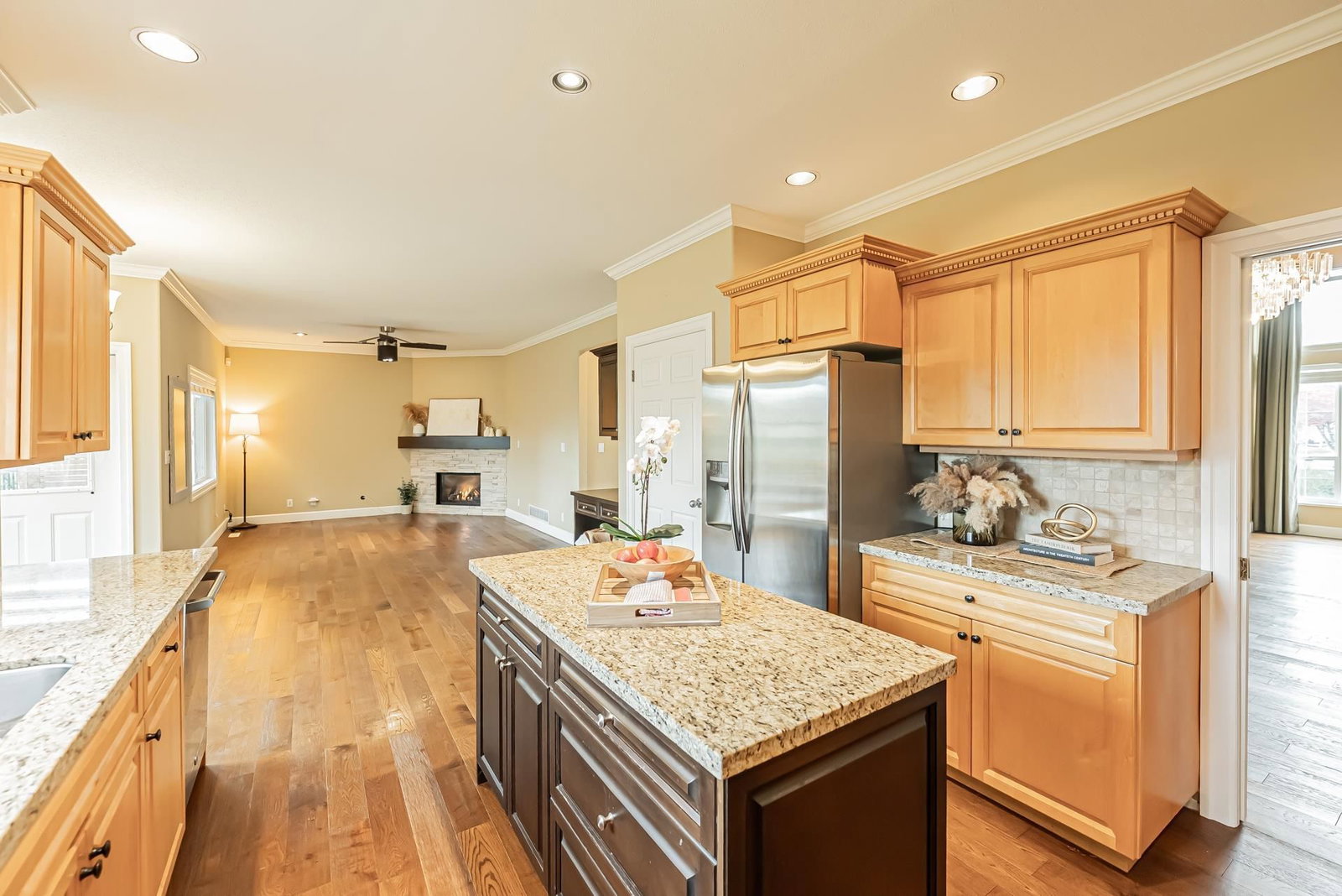 Listing Image 11