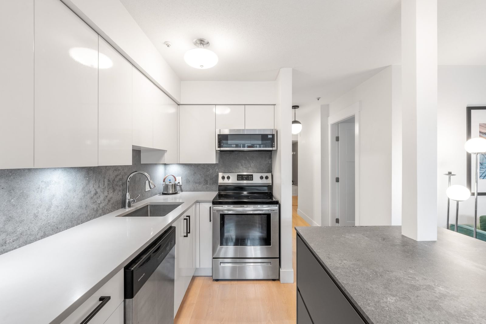 Listing Image 12