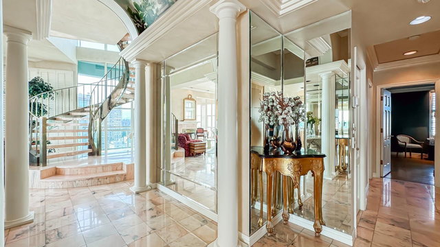 17 - 1861 Beach Avenue