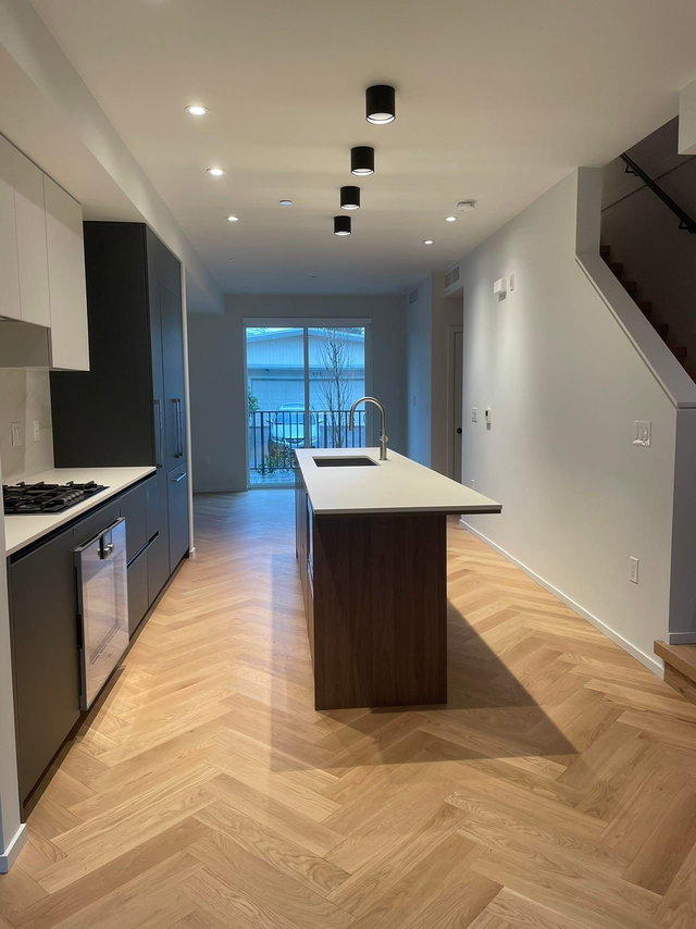 134 - 765 49th Avenue W