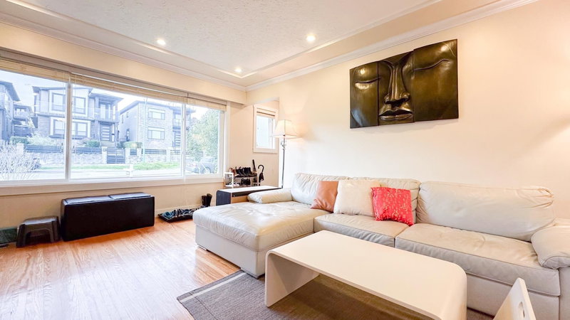 56 Warwick Avenue, Burnaby, V5B 3X3 | Image 3