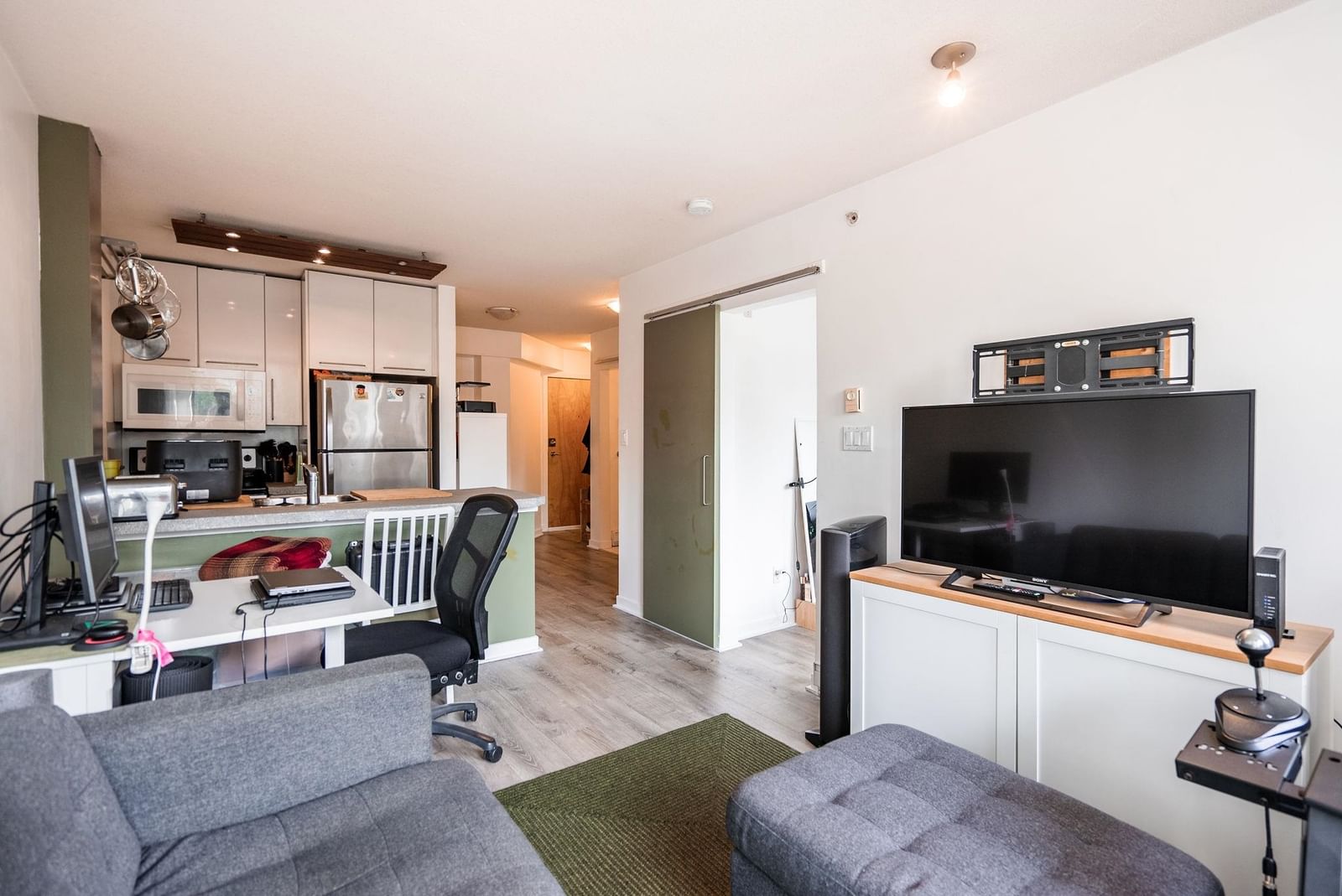 Listing Image 12