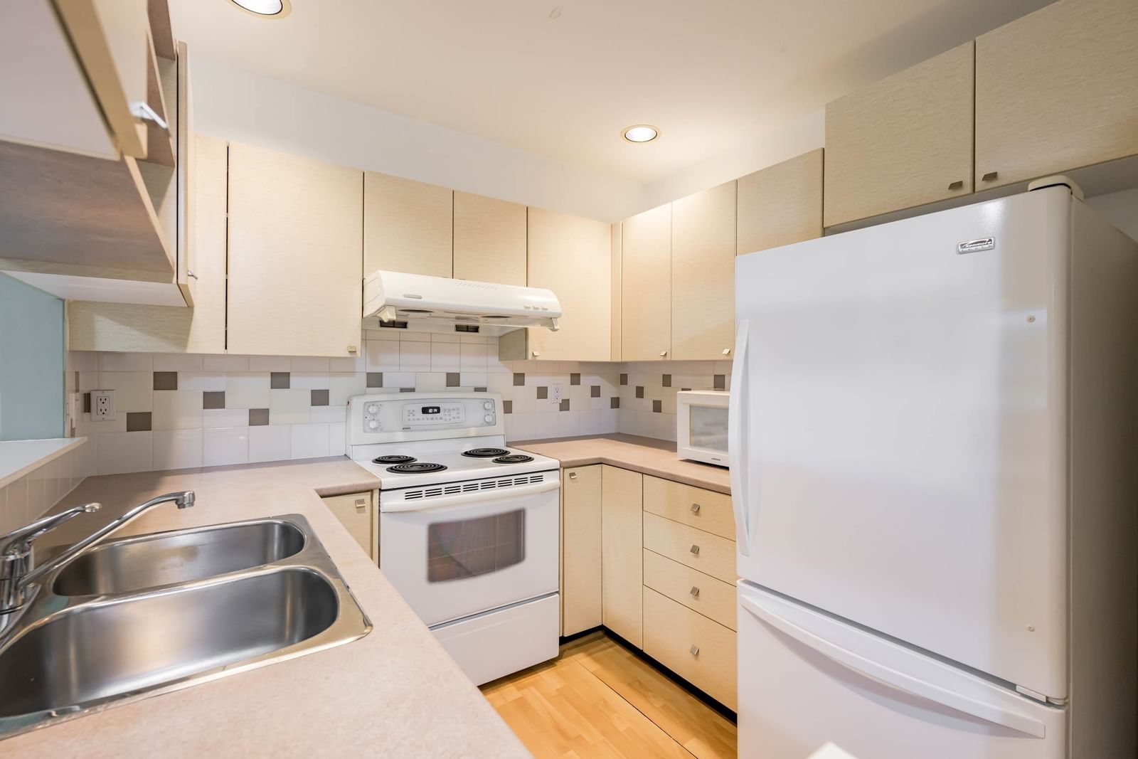 Listing Image 18