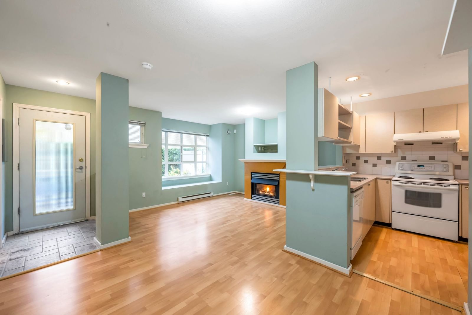 Listing Image 8