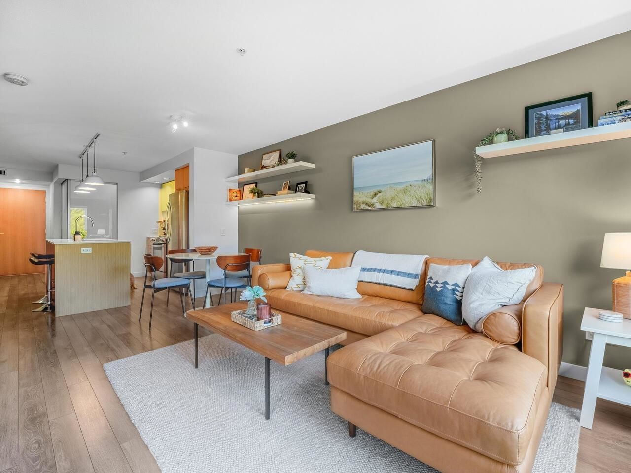 Listing Image 12