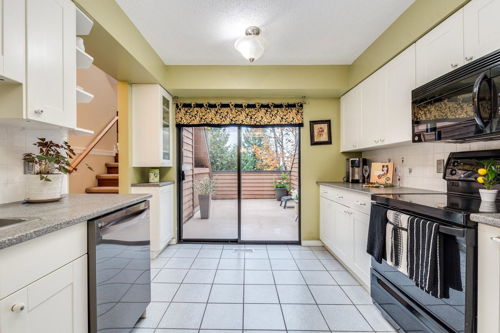 Listing Image 11
