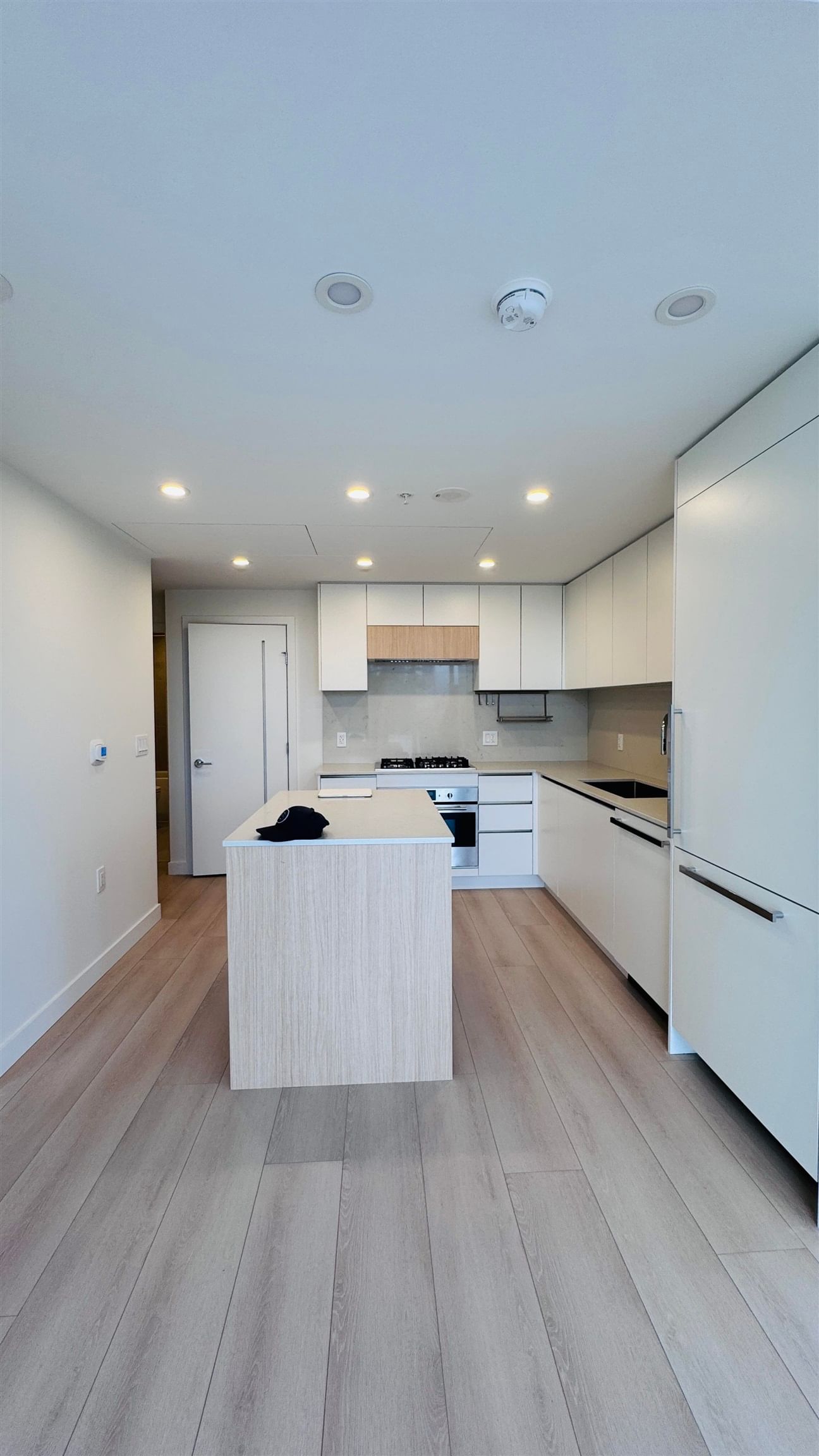 Listing Image 6