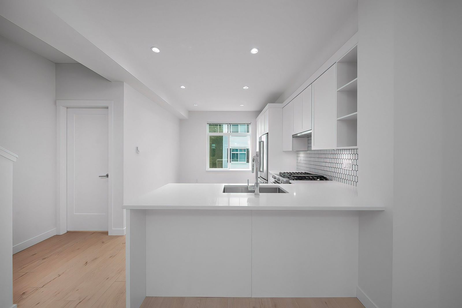 Listing Image 18
