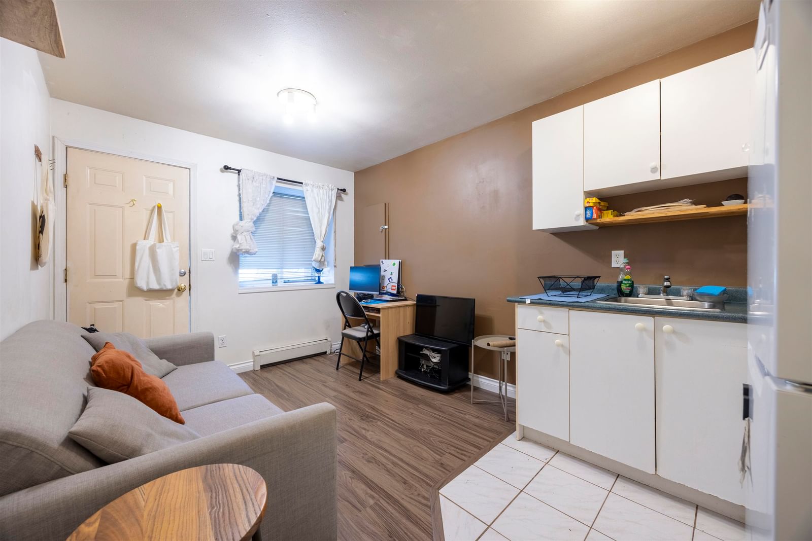 Listing Image 10