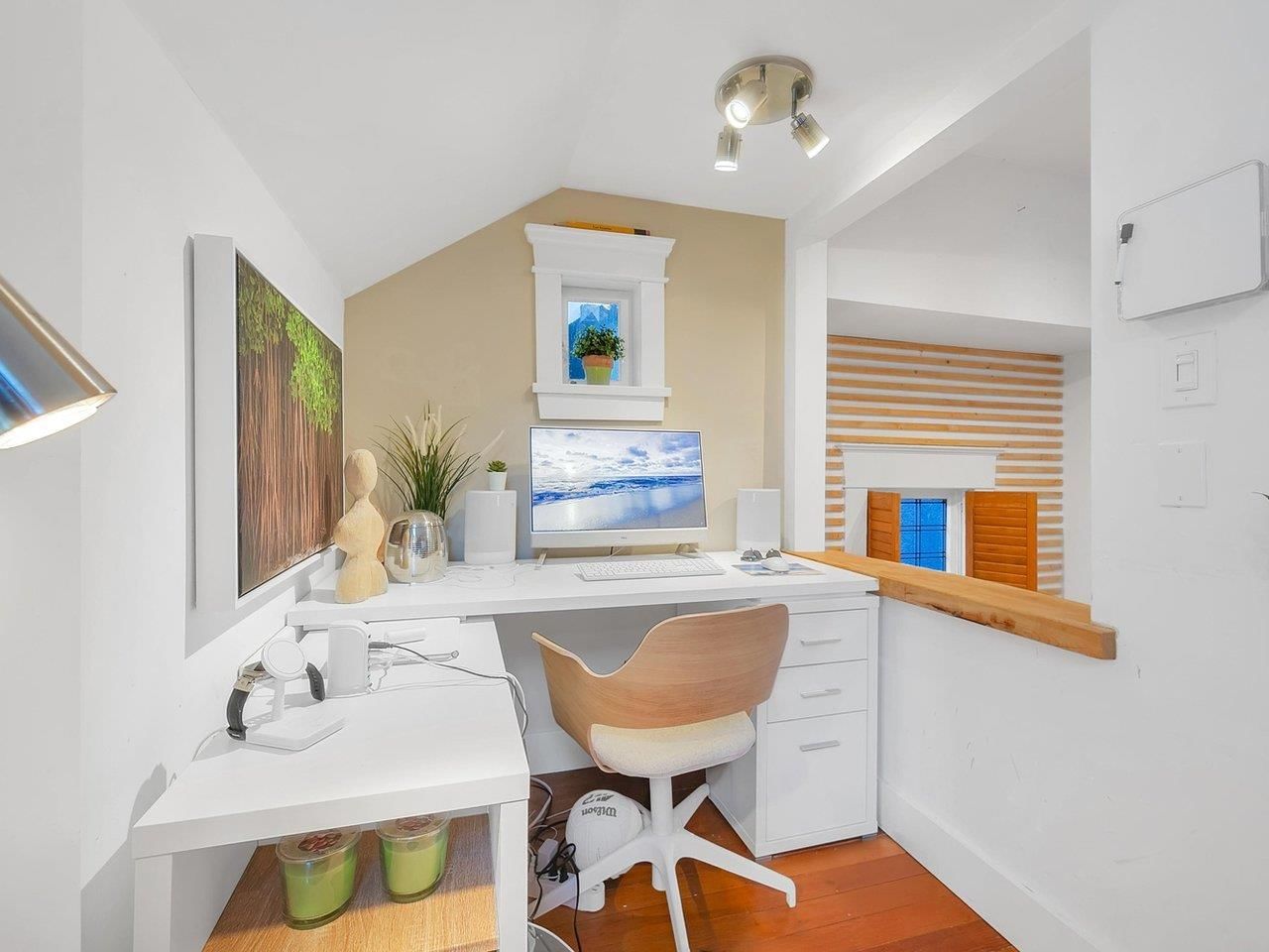 Listing Image 10