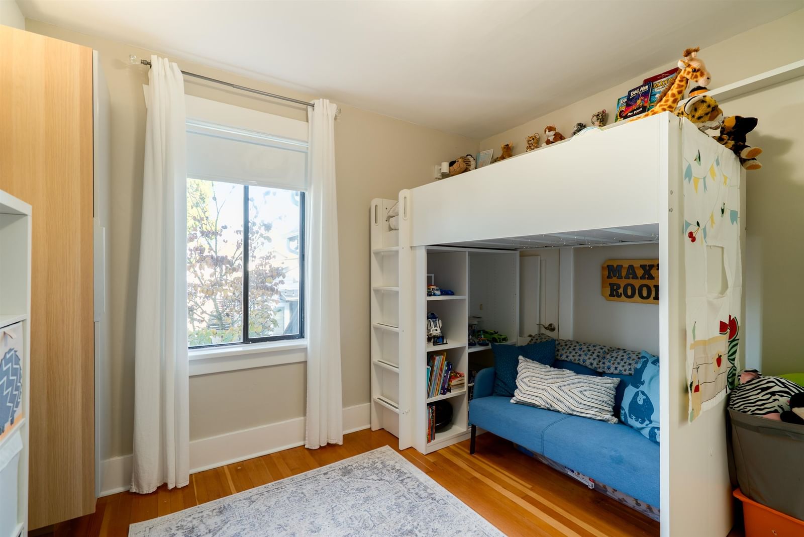Listing Image 11