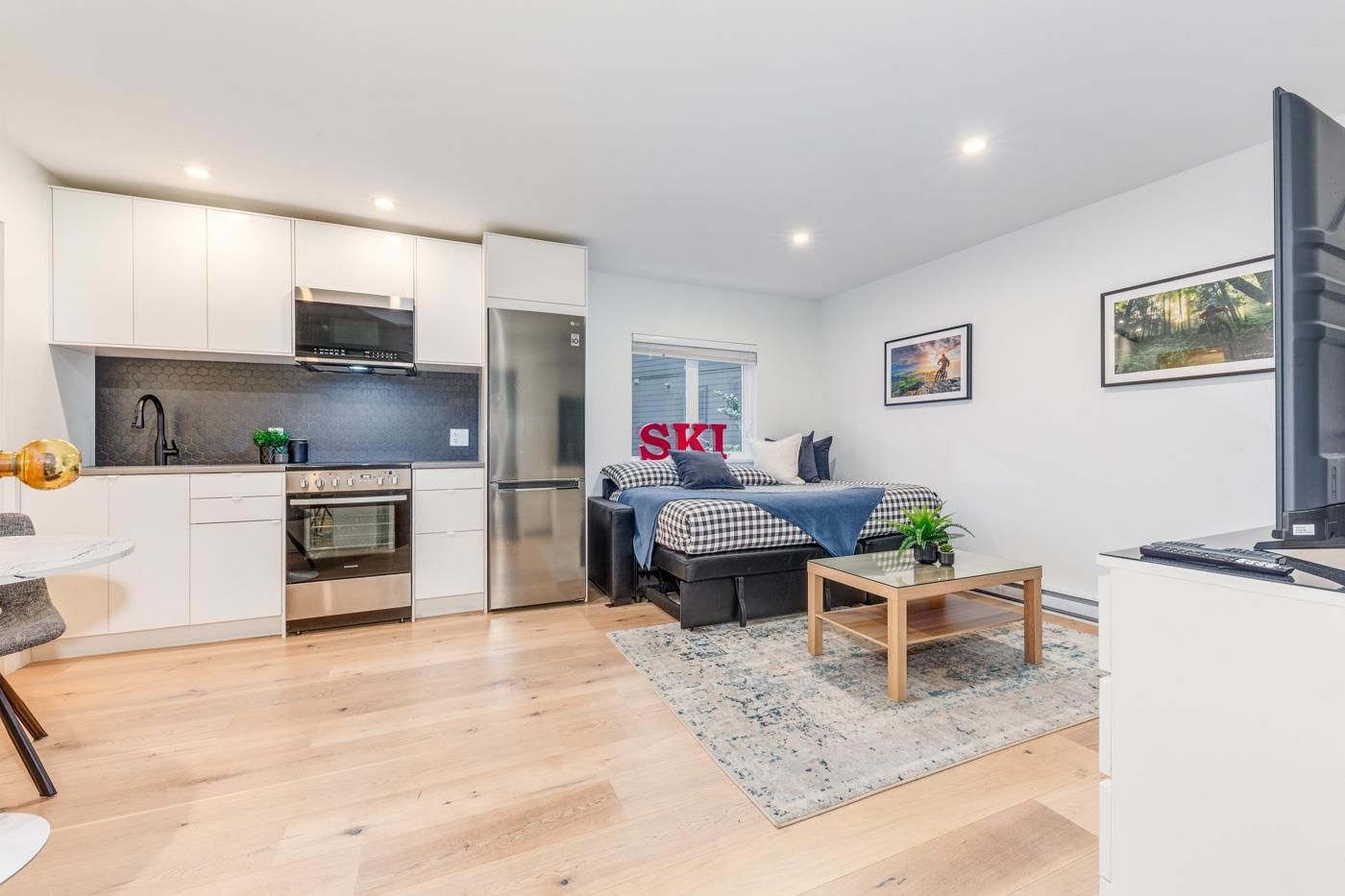 Listing Image 12