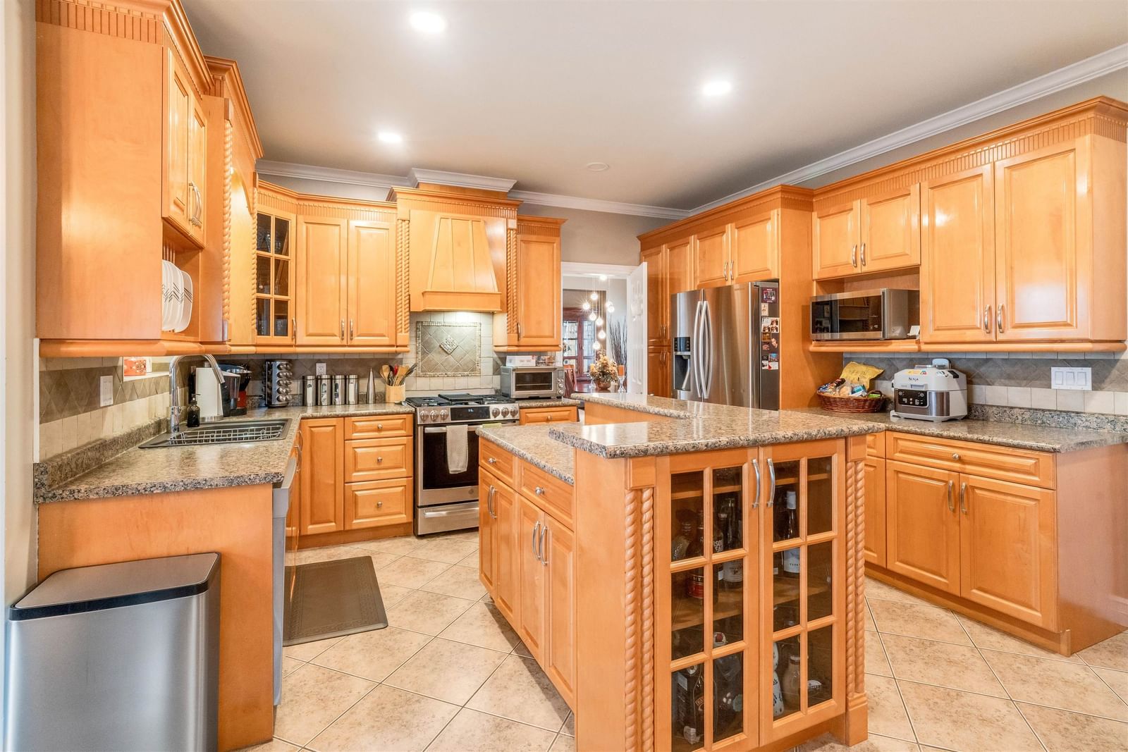 Listing Image 11