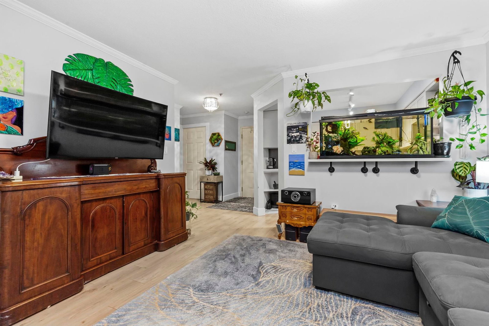Listing Image 10