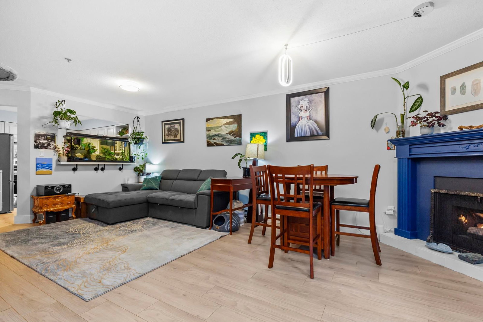 Listing Image 12