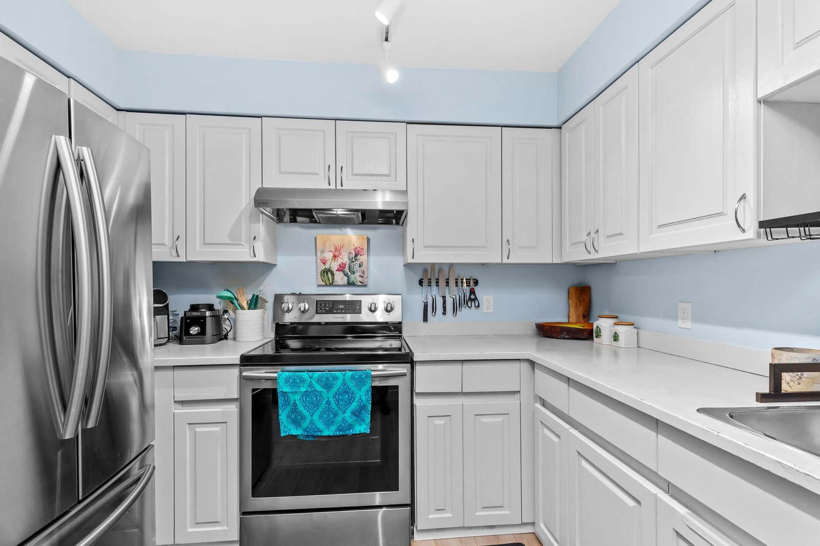 Listing Image 5