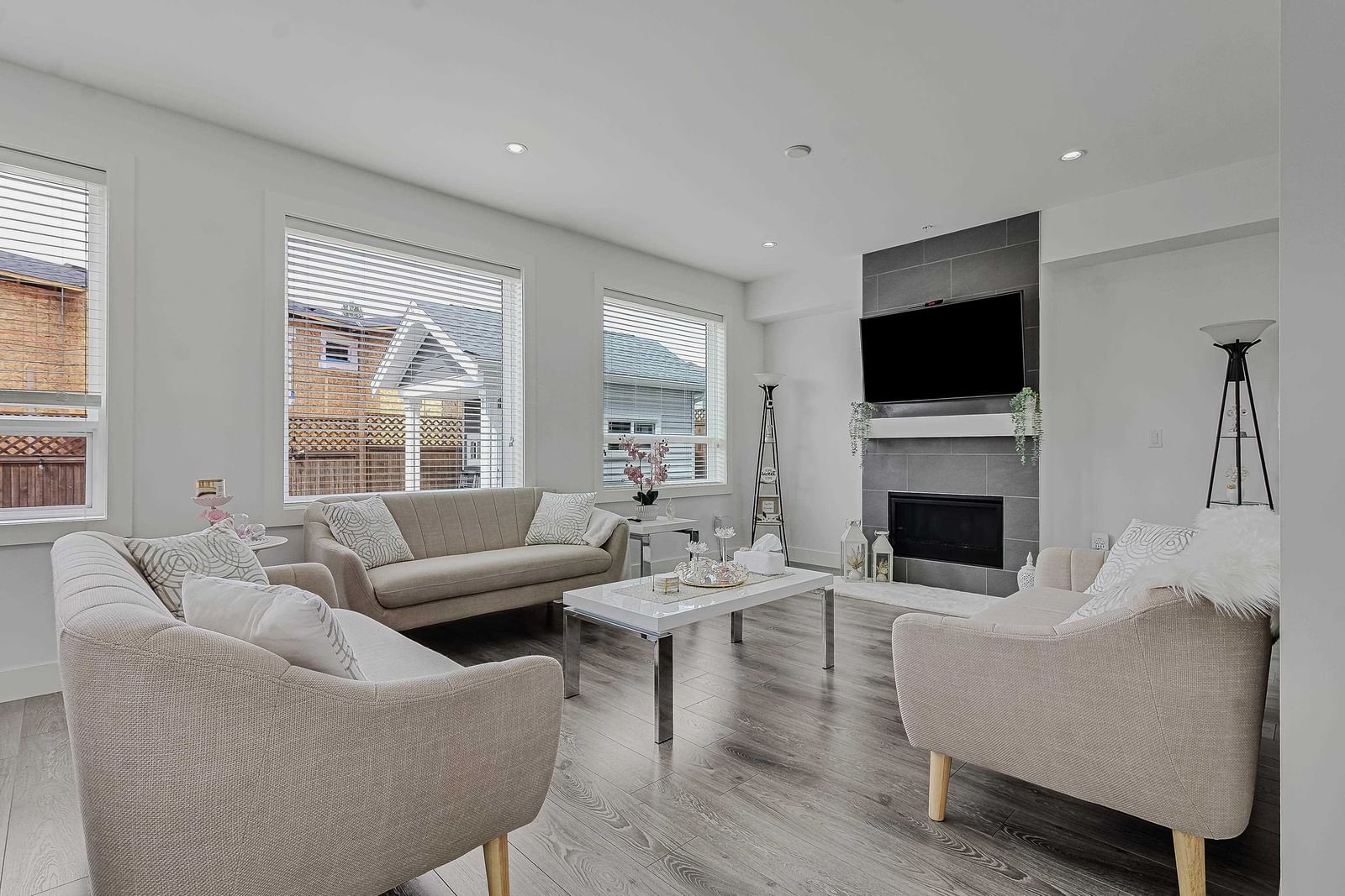Listing Image 16
