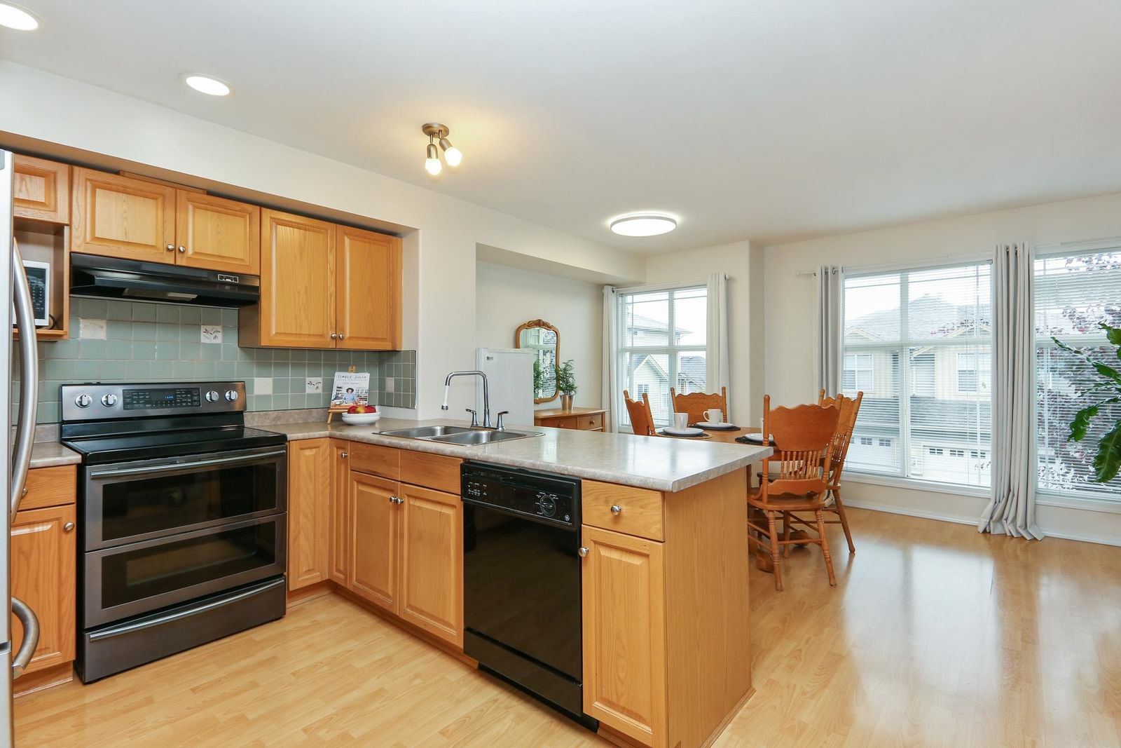 Listing Image 8