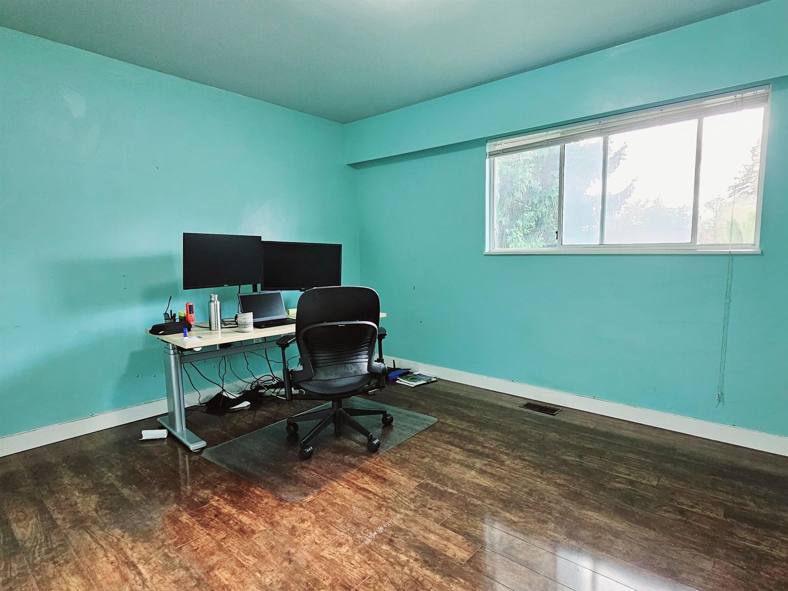 Listing Image 8